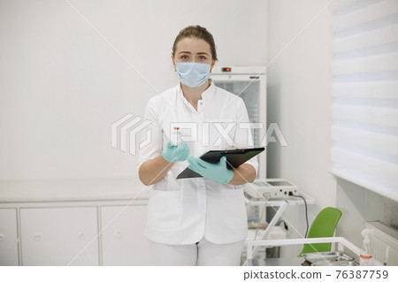 Homan hold corona virus vaccine in her hands 76387759