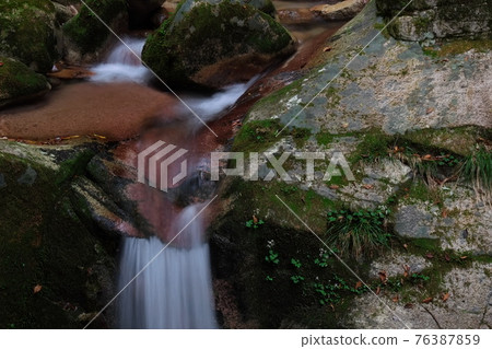 Stream scenery 76387859