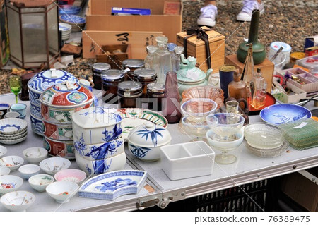 "Antique Market" "Antique Market" 76389475