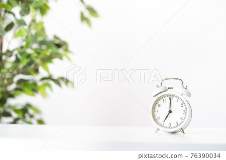 An alarm clock illuminated by the morning sun. 76390034