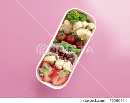 Vitamin-colored bento that is kind to the body Vitamin-colored bento that is kind to the body 76390214