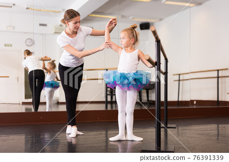 Choreographer and little girl Choreographer and little girl 76391339