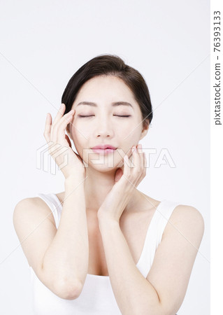 beatiful Asian woman with white sleeveless, white background shot with beauty cosmetics concept beatiful Asian woman with white sleeveless, white background shot with beauty cosmetics concept 76393133