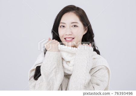 Asian female model with long hair, winter beauty concept Asian female model with long hair, winter beauty concept 76393496
