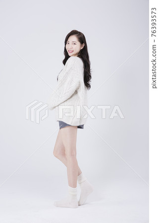 Asian female model with long hair, winter beauty concept Asian female model with long hair, winter beauty concept 76393573