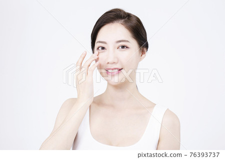beatiful Asian woman with white sleeveless, white background shot with beauty cosmetics concept beatiful Asian woman with white sleeveless, white background shot with beauty cosmetics concept 76393737
