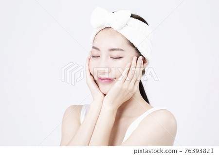 beatiful Asian woman with white sleeveless, white background shot with beauty cosmetics concept beatiful Asian woman with white sleeveless, white background shot with beauty cosmetics concept 76393821