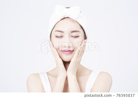beatiful Asian woman with white sleeveless, white background shot with beauty cosmetics concept beatiful Asian woman with white sleeveless, white background shot with beauty cosmetics concept 76393837