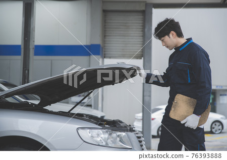 auto vehicle Service repair center concept with maintenance staff 76393888