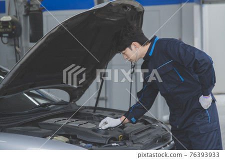 auto vehicle Service repair center concept with maintenance staff auto vehicle Service repair center concept with maintenance staff 76393933