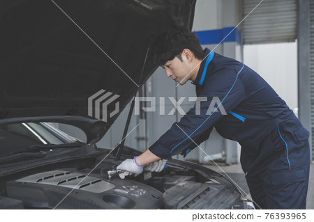 auto vehicle Service repair center concept with maintenance staff auto vehicle Service repair center concept with maintenance staff 76393965