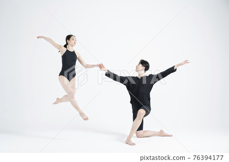 male and female couple modern contemporary dancers making moves in white background setting male and female couple modern contemporary dancers making moves in white background setting 76394177