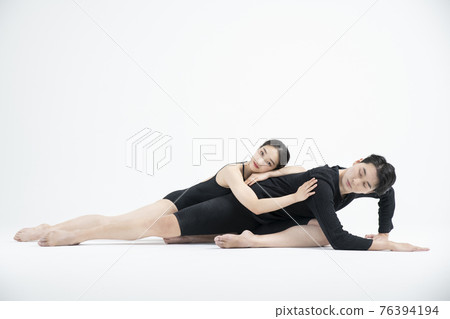 male and female couple modern contemporary dancers making moves in white background setting male and female couple modern contemporary dancers making moves in white background setting 76394194