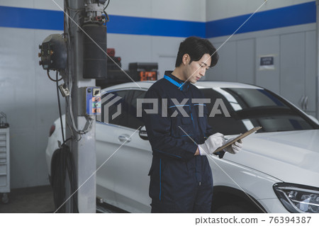 auto vehicle Service repair center concept with maintenance staff 76394387
