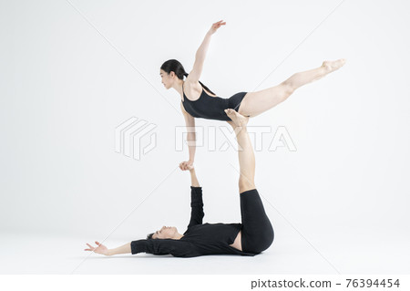 male and female couple modern contemporary dancers making moves in white background setting male and female couple modern contemporary dancers making moves in white background setting 76394454