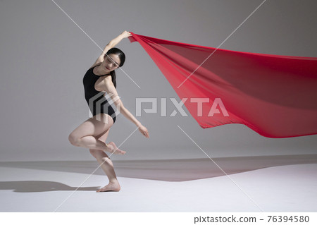 male and female couple modern contemporary dancers making moves in white background setting male and female couple modern contemporary dancers making moves in white background setting 76394580
