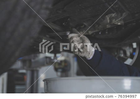 auto vehicle Service repair center concept with maintenance staff auto vehicle Service repair center concept with maintenance staff 76394997