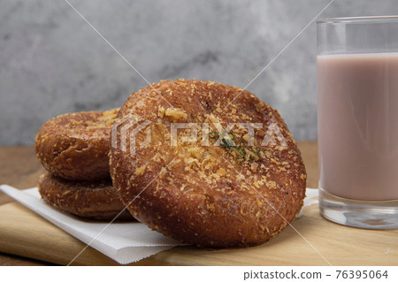 various Korean doughnut, donuts 76395064