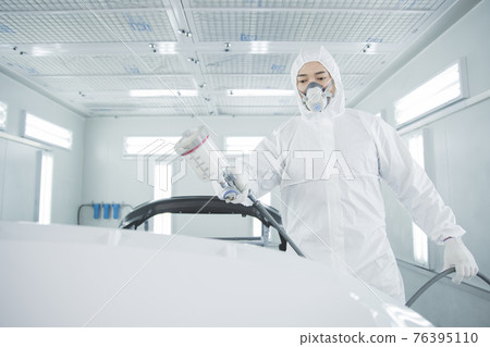 auto vehicle Service repair center concept with maintenance staff auto vehicle Service repair center concept with maintenance staff 76395110