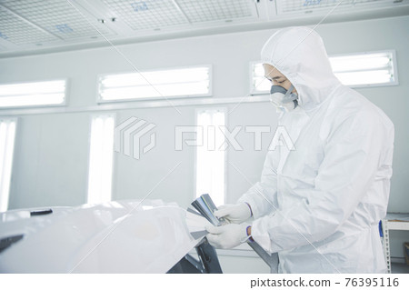 auto vehicle Service repair center concept with maintenance staff auto vehicle Service repair center concept with maintenance staff 76395116
