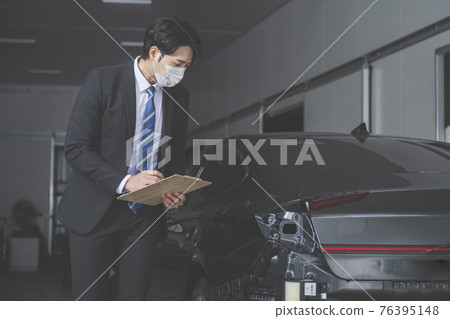 auto vehicle car insurance agent, car reseller checking car condition 76395148