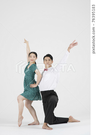 retro concept, contemporary couple dancer in white background retro concept, contemporary couple dancer in white background 76395183