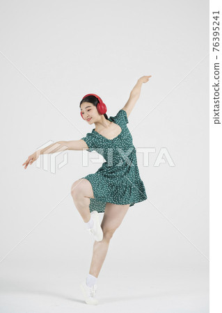 Asian female contemporary dancer making move with headset Asian female contemporary dancer making move with headset 76395241