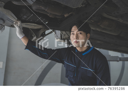 auto vehicle Service repair center concept with maintenance staff 76395286