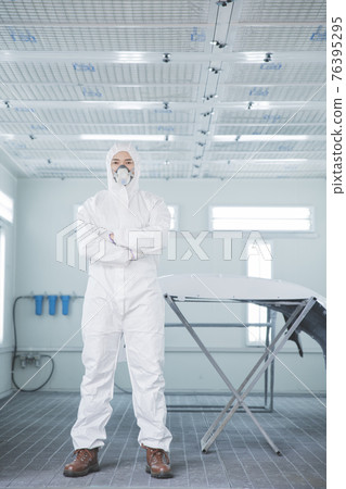 auto vehicle Service repair center concept with maintenance staff 76395295