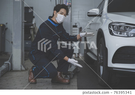 auto vehicle Service repair center concept with maintenance staff auto vehicle Service repair center concept with maintenance staff 76395341