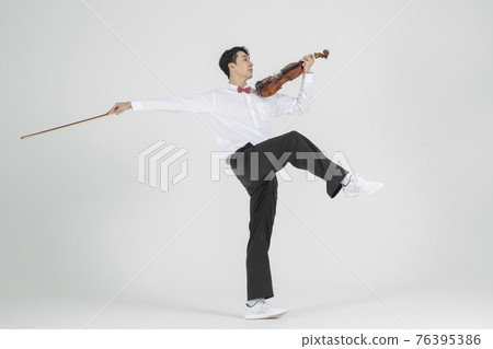 Asian female contemporary dancer with violin Asian female contemporary dancer with violin 76395386