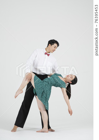 retro concept, contemporary couple dancer in white background retro concept, contemporary couple dancer in white background 76395453