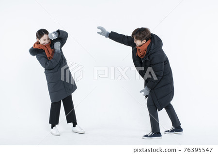Asian couple in winter fashion 76395547
