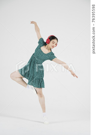 Asian female contemporary dancer making move with headset Asian female contemporary dancer making move with headset 76395598