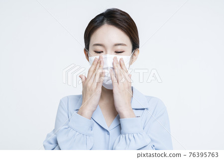 Asian woman business concept with mask 76395763