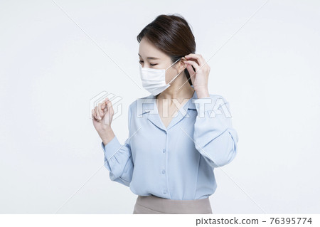 Asian woman business concept with mask 76395774