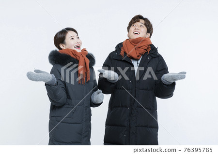 Asian couple in winter fashion Asian couple in winter fashion 76395785