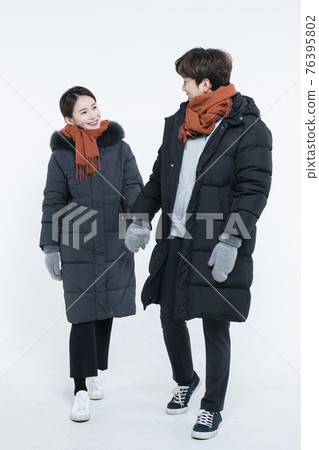 Asian couple in winter fashion Asian couple in winter fashion 76395802