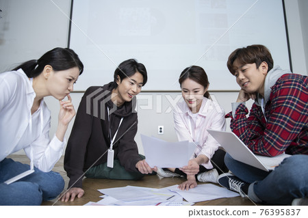 business, startup, people and teamwork concept 76395837