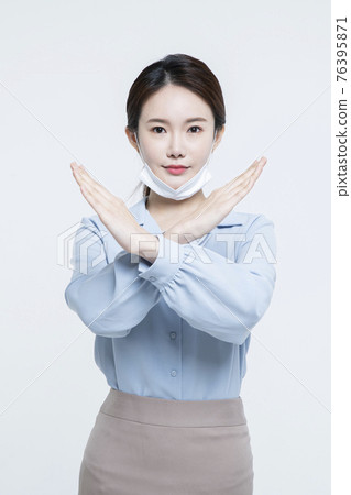 Asian woman business concept with mask 76395871