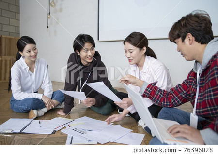 business, startup, people and teamwork concept 76396028