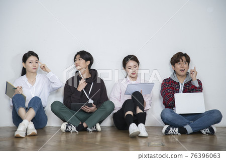 business, startup, people and teamwork concept 76396063