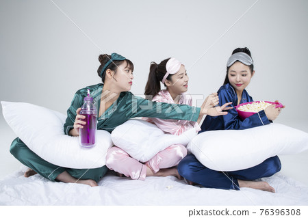 girls, ladies pajama sleepoverparty concept girls, ladies pajama sleepoverparty concept 76396308