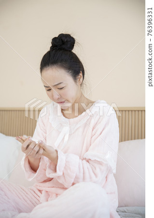 sick Asian woman in bed sick Asian woman in bed 76396331