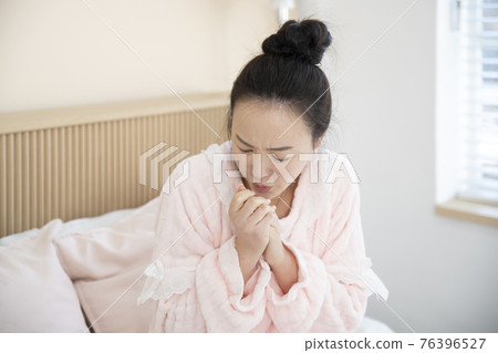 sick Asian woman in bed sick Asian woman in bed 76396527