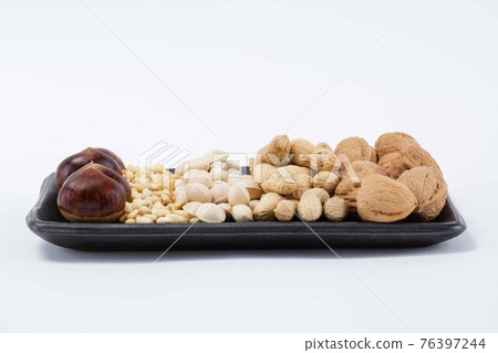 mix of pine nuts, walnuts, ginkgo nuts, chestnuts, peanuts mix of pine nuts, walnuts, ginkgo nuts, chestnuts, peanuts 76397244
