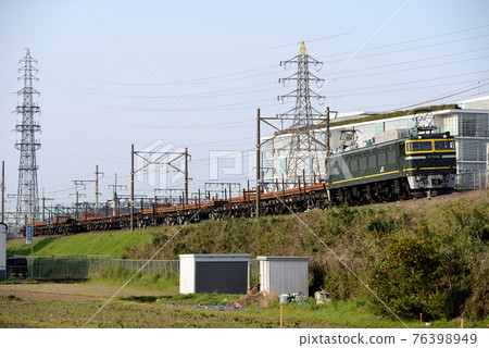 EF81 113 rail transport train going to the embankment EF81 113 rail transport train going to the embankment 76398949