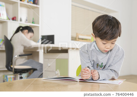 Asian girl and boy studying Asian girl and boy studying 76400446
