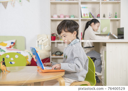 Asian girl and boy studying Asian girl and boy studying 76400529