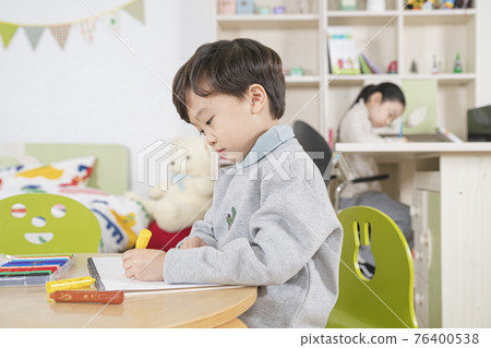 Asian girl and boy studying Asian girl and boy studying 76400538